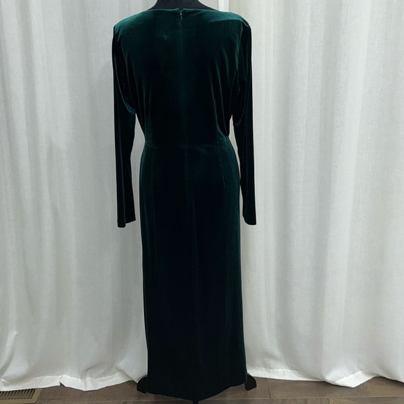 NWT Alex Marie GREEN Velvet Long Sleeve Ruched Waist SideSplit Hem Midi Dress 14 - Picture 10 of 11